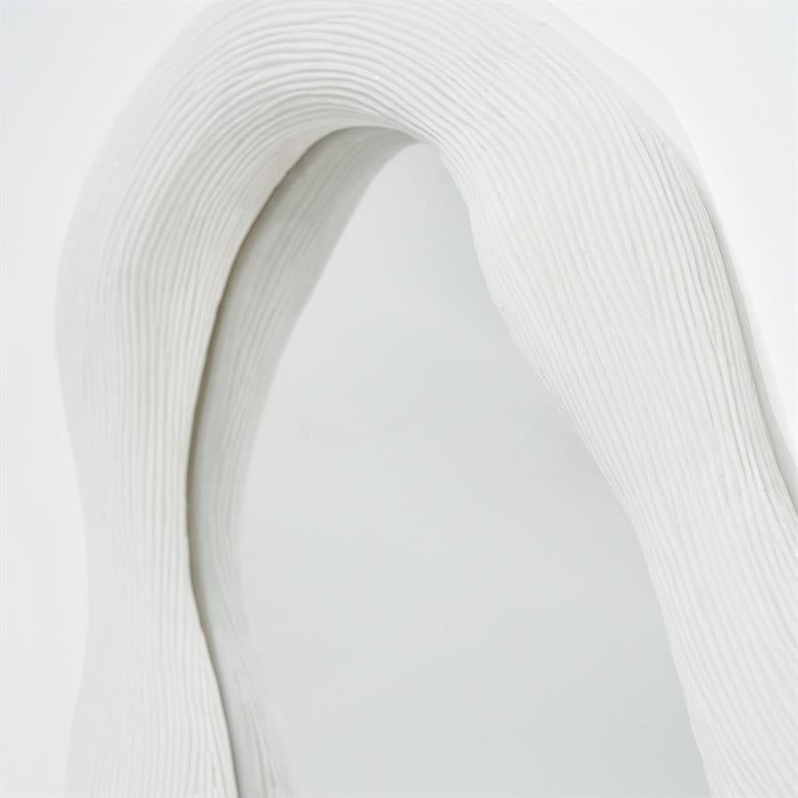 Spiegel Alia White